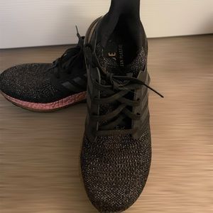 NWT Mens 6 1/2 Womens 9 Nike Mesh Primeblue sneaker